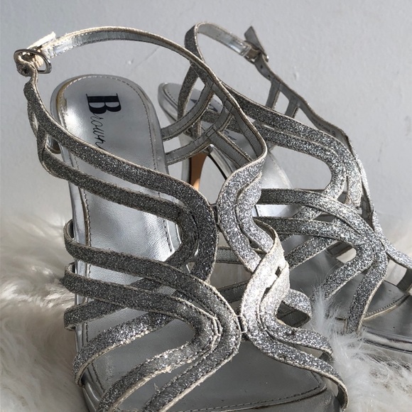 Silver heels - Picture 2 of 3